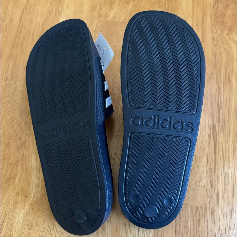 🎁 NWT Adidas Adillete Black and White Slides Sandals Shoes 4 Unisex Boy Girl